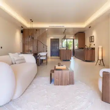 Refurbished townhouse located in the desirable Altos de Puente Romano, Marbella Golden Mile Picture 0