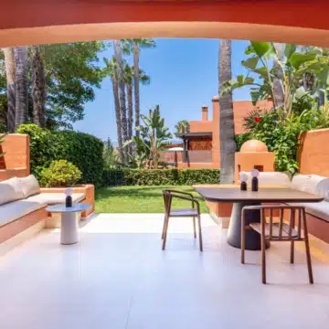 Refurbished townhouse located in the desirable Altos de Puente Romano, Marbella Golden Mile Picture 1