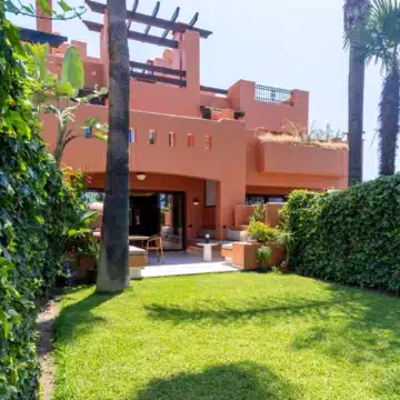 Refurbished townhouse located in the desirable Altos de Puente Romano, Marbella Golden Mile Picture 26