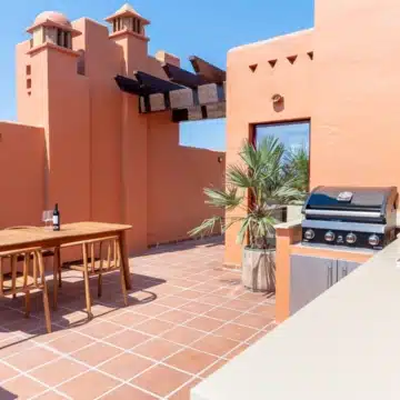 Refurbished townhouse located in the desirable Altos de Puente Romano, Marbella Golden Mile Picture 10