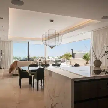 Stunning apartment with panoramic views in a boutique gated development of La Quinta, Benahavis Picture 5