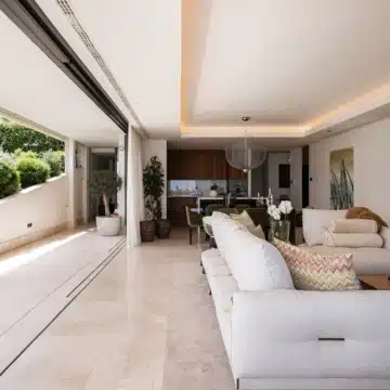 Stunning apartment with panoramic views in a boutique gated development of La Quinta, Benahavis Picture 14