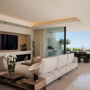 Stunning apartment with panoramic views in a boutique gated development of La Quinta, Benahavis Picture 0