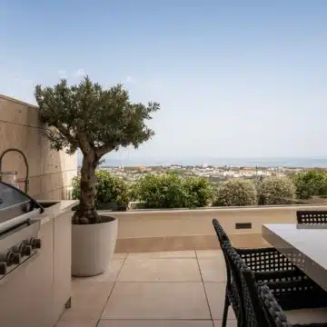 Stunning apartment with panoramic views in a boutique gated development of La Quinta, Benahavis Picture 18