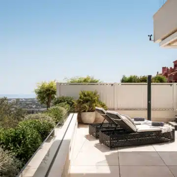 Stunning apartment with panoramic views in a boutique gated development of La Quinta, Benahavis Picture 6