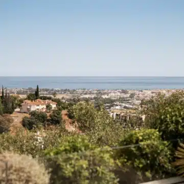 Stunning apartment with panoramic views in a boutique gated development of La Quinta, Benahavis Picture 11
