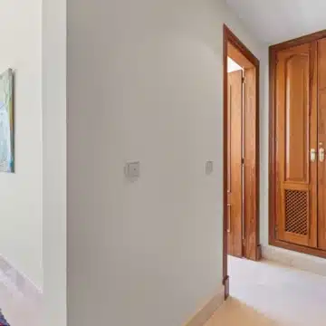 Frontline beach penthouse within the prestigious community of Bahía del Velerín, Estepona Picture 18