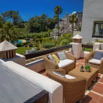 Frontline beach penthouse within the prestigious community of Bahía del Velerín, Estepona Picture 21