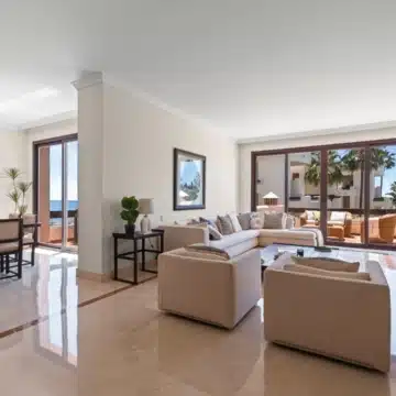 Frontline beach penthouse within the prestigious community of Bahía del Velerín, Estepona Picture 0