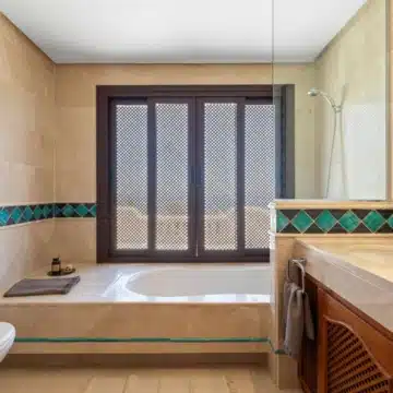 Frontline beach penthouse within the prestigious community of Bahía del Velerín, Estepona Picture 31