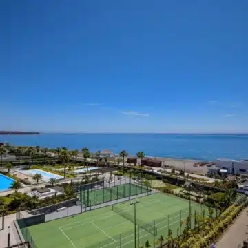 Frontline beach penthouse within the prestigious community of Bahía del Velerín, Estepona Picture 33