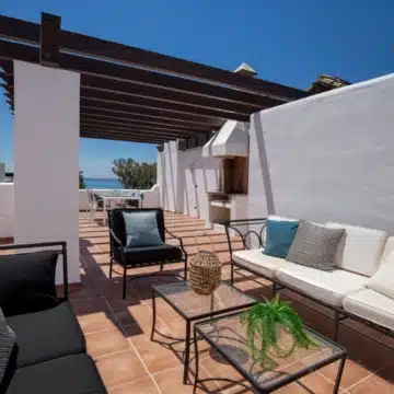 Frontline beach penthouse within the prestigious community of Bahía del Velerín, Estepona Picture 34
