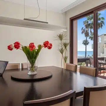 Frontline beach penthouse within the prestigious community of Bahía del Velerín, Estepona Picture 32