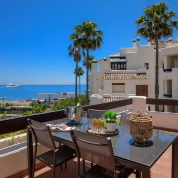 Frontline beach penthouse within the prestigious community of Bahía del Velerín, Estepona Picture 22
