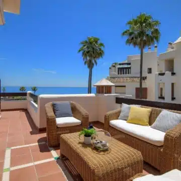 Frontline beach penthouse within the prestigious community of Bahía del Velerín, Estepona Picture 23