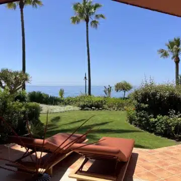 Newly renovated beachfront groundfloor apartment within the exclusive gated community of Menara Beach, Estepona Picture 2