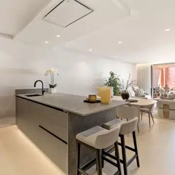 Newly renovated beachfront groundfloor apartment within the exclusive gated community of Menara Beach, Estepona Picture 23