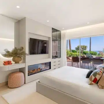 Newly renovated beachfront groundfloor apartment within the exclusive gated community of Menara Beach, Estepona Picture 1