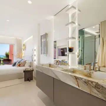 Newly renovated beachfront groundfloor apartment within the exclusive gated community of Menara Beach, Estepona Picture 11