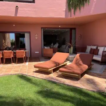 Newly renovated beachfront groundfloor apartment within the exclusive gated community of Menara Beach, Estepona Picture 4