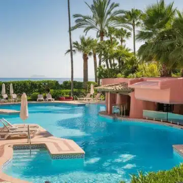 Newly renovated beachfront groundfloor apartment within the exclusive gated community of Menara Beach, Estepona Picture 34