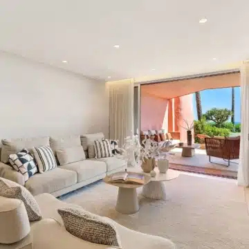 Newly renovated beachfront groundfloor apartment within the exclusive gated community of Menara Beach, Estepona Picture 8