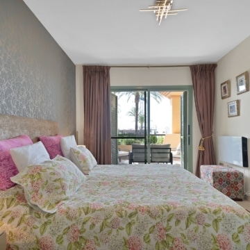 Spacious 3-Bedroom apartment in Four Seasons Los Flamingos Golf Resort, Benahavis Picture 3