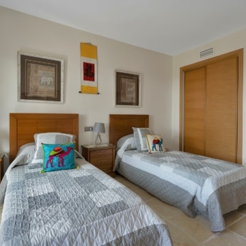 Spacious 3-Bedroom apartment in Four Seasons Los Flamingos Golf Resort, Benahavis Picture 11