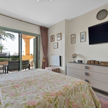Spacious 3-Bedroom apartment in Four Seasons Los Flamingos Golf Resort, Benahavis Picture 9