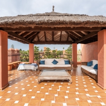 Duplex penthouse set in a gated community of Alhambra del Golf, Estepona Picture 1