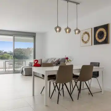 Stylish penthouse in a well-maintained gated community in Selwo, Estepona Picture 1