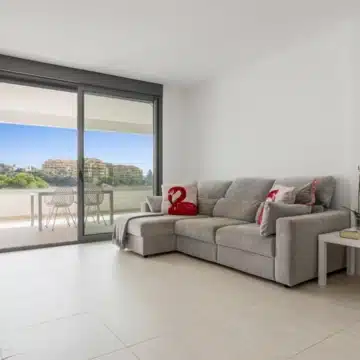 Stylish penthouse in a well-maintained gated community in Selwo, Estepona Picture 10