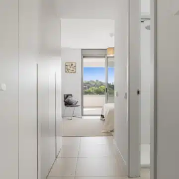 Stylish penthouse in a well-maintained gated community in Selwo, Estepona Picture 15