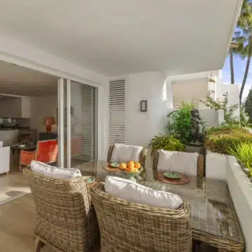 Charming apartment in the heart of the prestigious Puente Romano Resort, Marbella Golden Mile Picture 16
