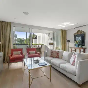Charming apartment in the heart of the prestigious Puente Romano Resort, Marbella Golden Mile Picture 4