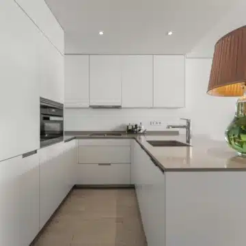 Charming apartment in the heart of the prestigious Puente Romano Resort, Marbella Golden Mile Picture 17