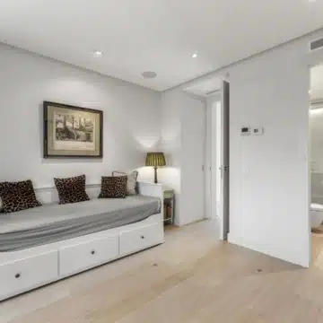 Charming apartment in the heart of the prestigious Puente Romano Resort, Marbella Golden Mile Picture 5