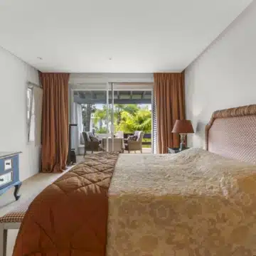 Charming apartment in the heart of the prestigious Puente Romano Resort, Marbella Golden Mile Picture 9