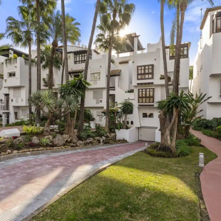Charming apartment in the heart of the prestigious Puente Romano Resort, Marbella Golden Mile Picture