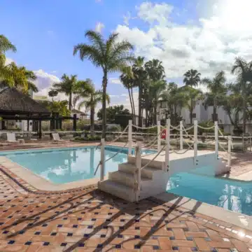 Charming apartment in the heart of the prestigious Puente Romano Resort, Marbella Golden Mile Picture 26