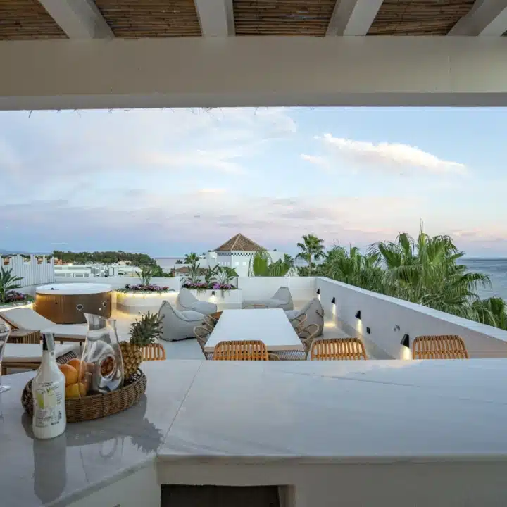 Punta Plata Collection – Penthouse with with front-row views of sea in Estepona Picture