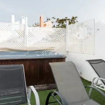 Elegant townhouse with 5-bedrooms in Urbanization Altos del Rodeo, Nueva Andalucia Picture 4