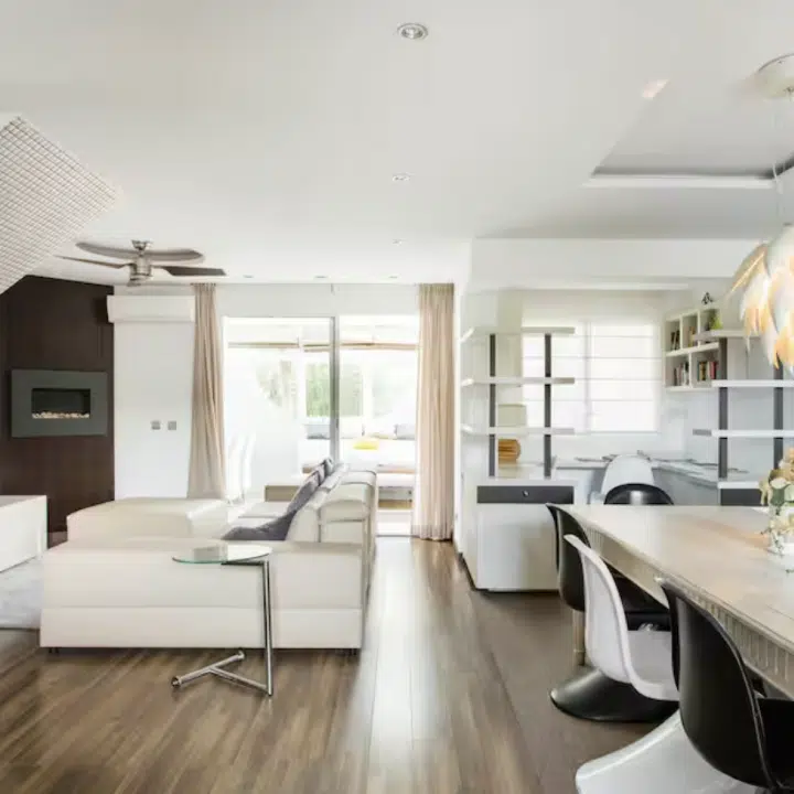 Elegant townhouse with 5-bedrooms in Urbanization Altos del Rodeo, Nueva Andalucia Picture