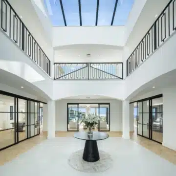 Magnificent villa with breathtaking panoramic sea and mountain views in La Quinta, Benahavis Picture 1