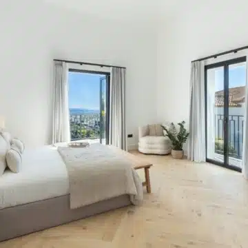 Magnificent villa with breathtaking panoramic sea and mountain views in La Quinta, Benahavis Picture 13