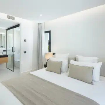 Magnificent villa with breathtaking panoramic sea and mountain views in La Quinta, Benahavis Picture 14