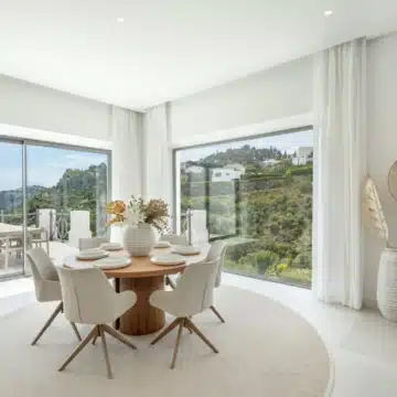 Luxury mansion with Andalusian architecture and breathtaking views in El Madroñal, Benahavis Picture 14