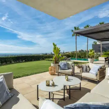 Remarkable villa boasting panoramic views in a prime location of La Quinta, Benahavis Picture 6