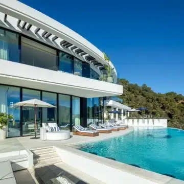 Luxury villa with panoramic sea views within the La Zagaleta Resort and Country Club, Benahavis Picture 10