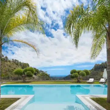 Luxury mansion with Andalusian architecture and breathtaking views in El Madroñal, Benahavis Picture 1